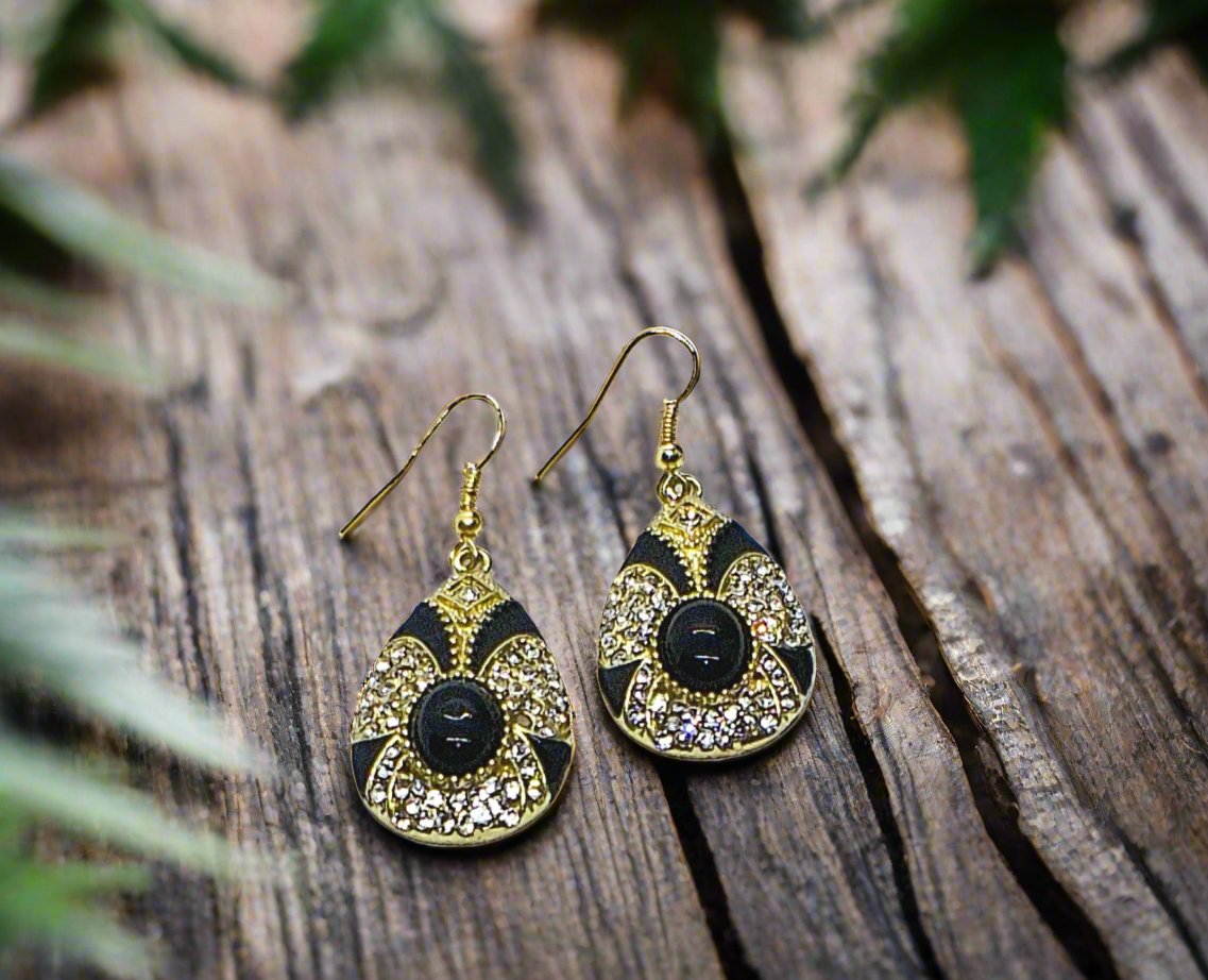 https://www.artistryjewelry.net/products/exquisite-teardrop-earrings
