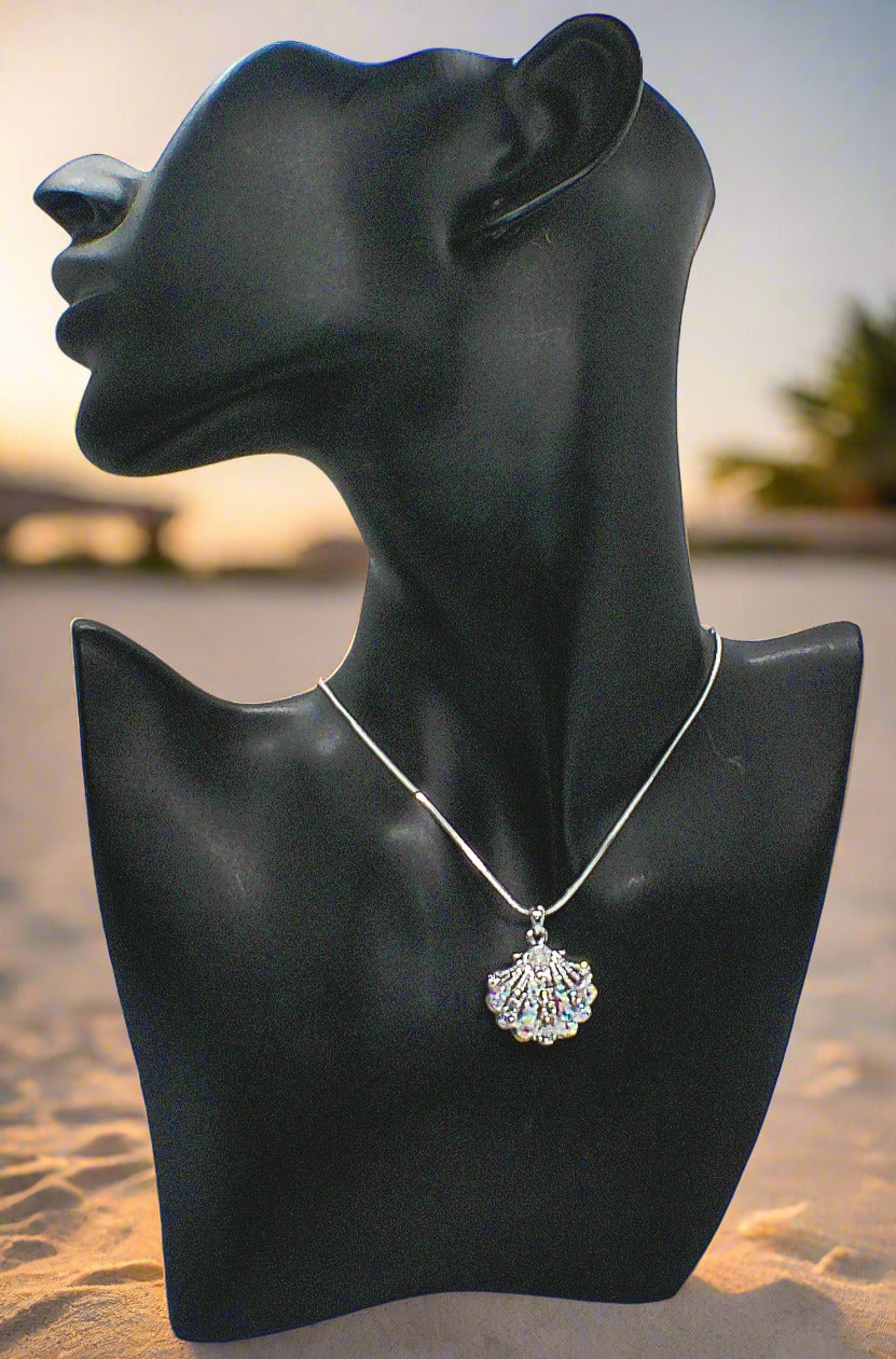 https://www.artistryjewelry.net/products/beautiful-rhinestone-shell-necklace