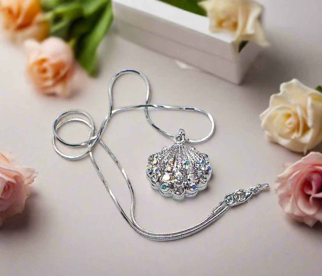 https://www.artistryjewelry.net/products/beautiful-rhinestone-shell-necklace