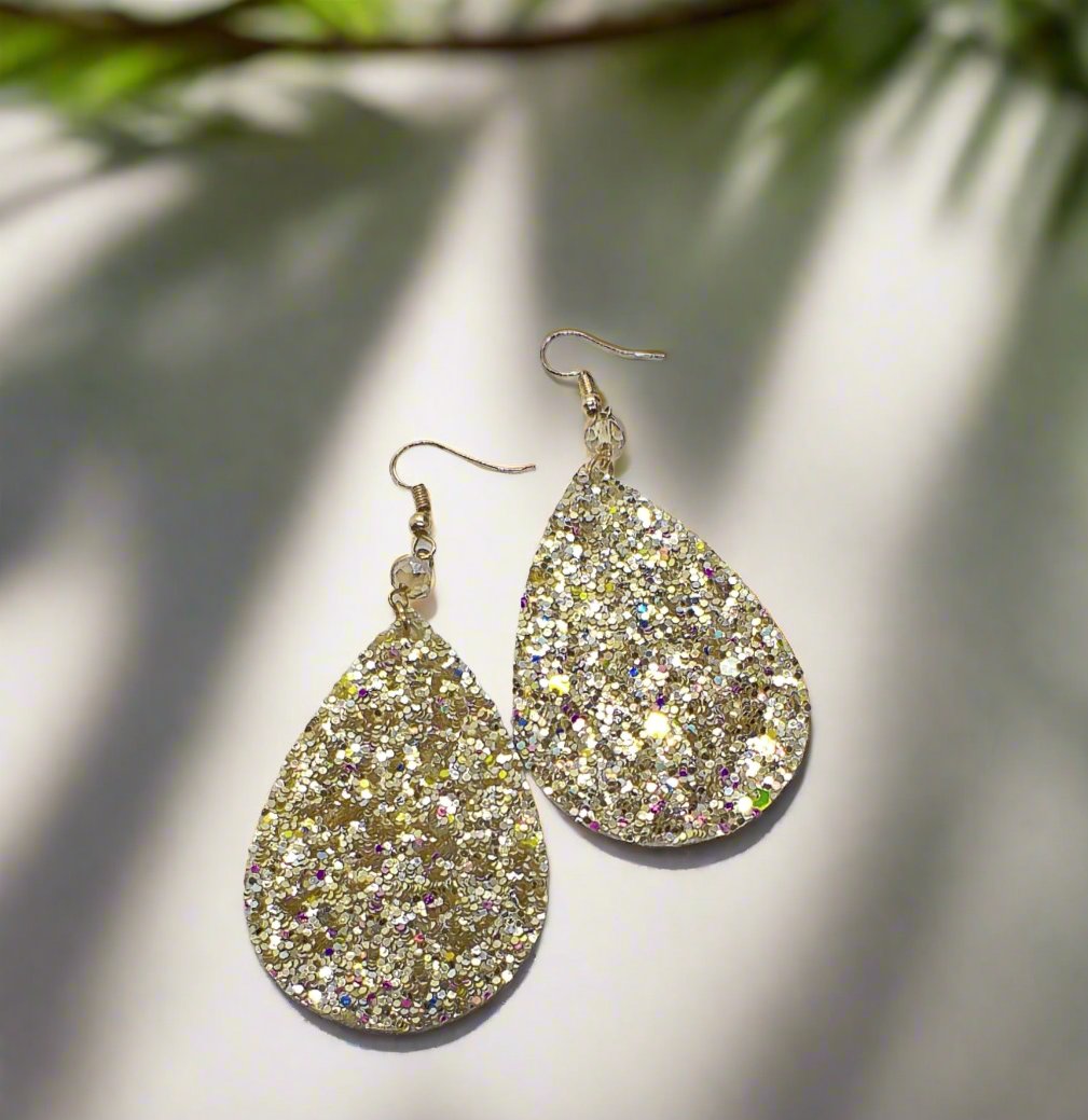 https://www.artistryjewelry.net/products/glittering-teardrop-leather-earrings