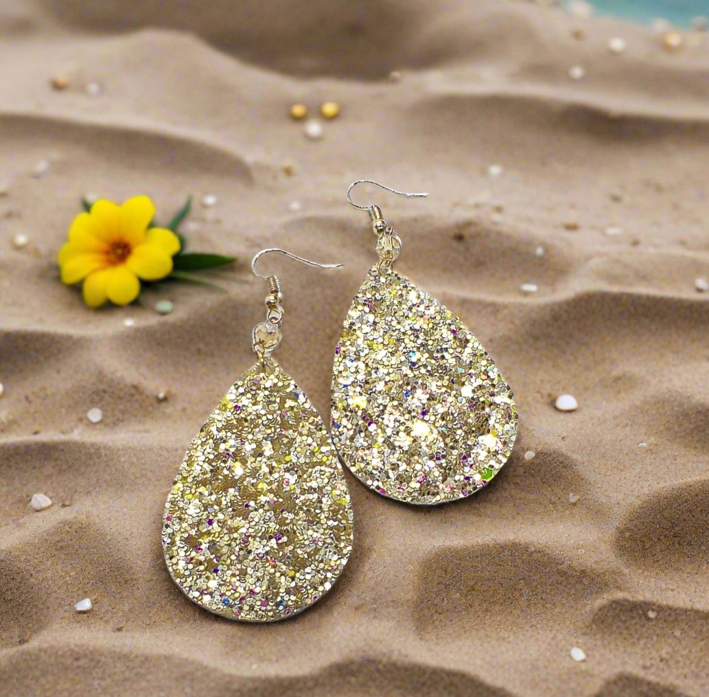 https://www.artistryjewelry.net/products/glittering-teardrop-leather-earrings