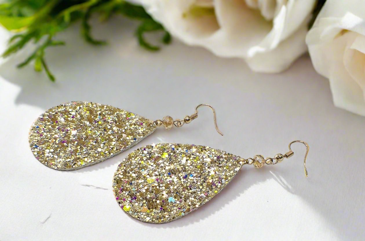 https://www.artistryjewelry.net/products/glittering-teardrop-leather-earrings