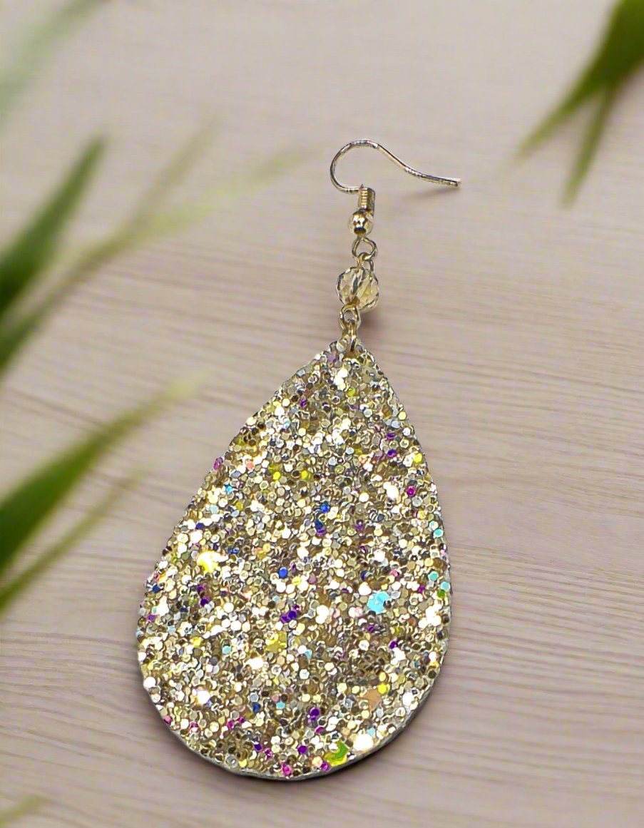 https://www.artistryjewelry.net/products/glittering-teardrop-leather-earrings