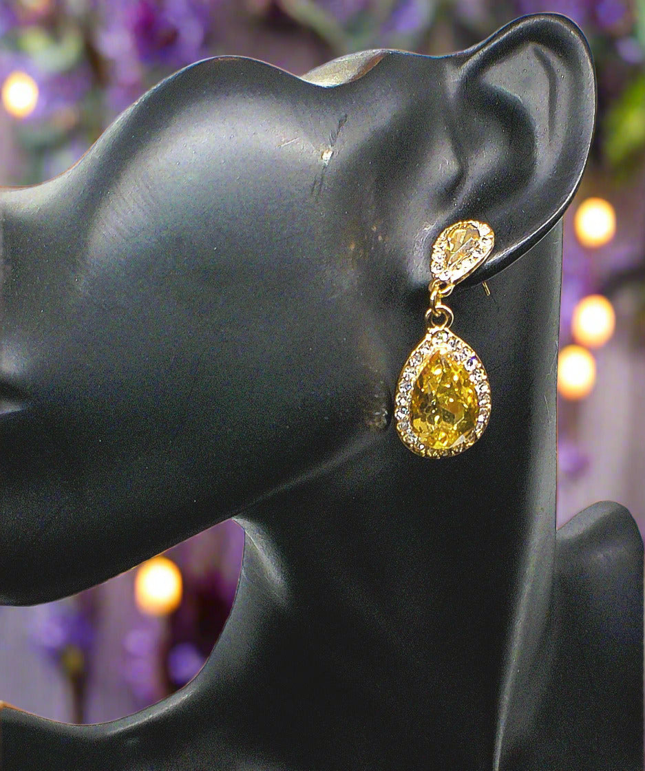 https://www.artistryjewelry.net/products/champagne-teardrop-rhinestone-earrings