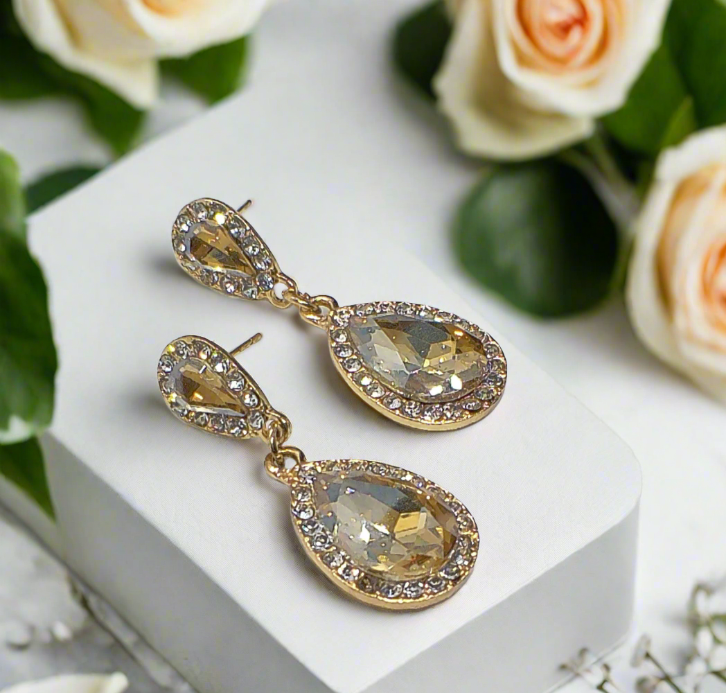 https://www.artistryjewelry.net/products/champagne-teardrop-rhinestone-earrings