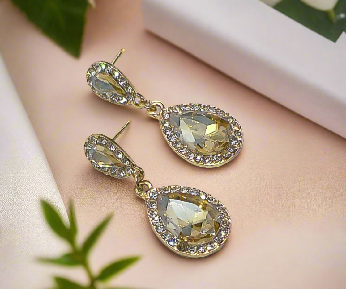 https://www.artistryjewelry.net/products/champagne-teardrop-rhinestone-earrings