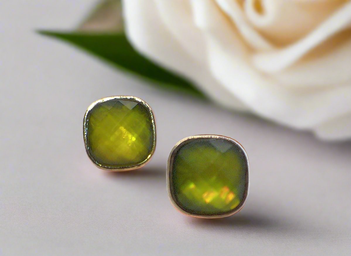 https://www.artistryjewelry.net/products/gorgeous-green-stud-earrings