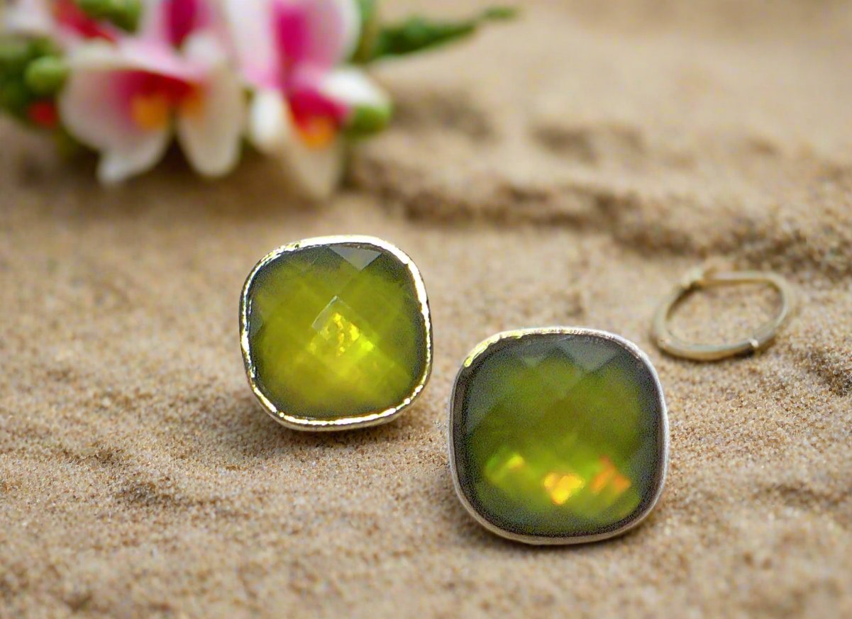 https://www.artistryjewelry.net/products/gorgeous-green-stud-earrings