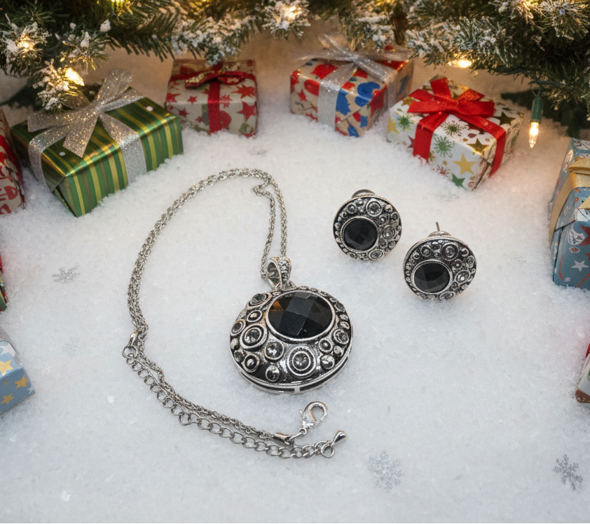 Elegant Black and Silver Necklace Set