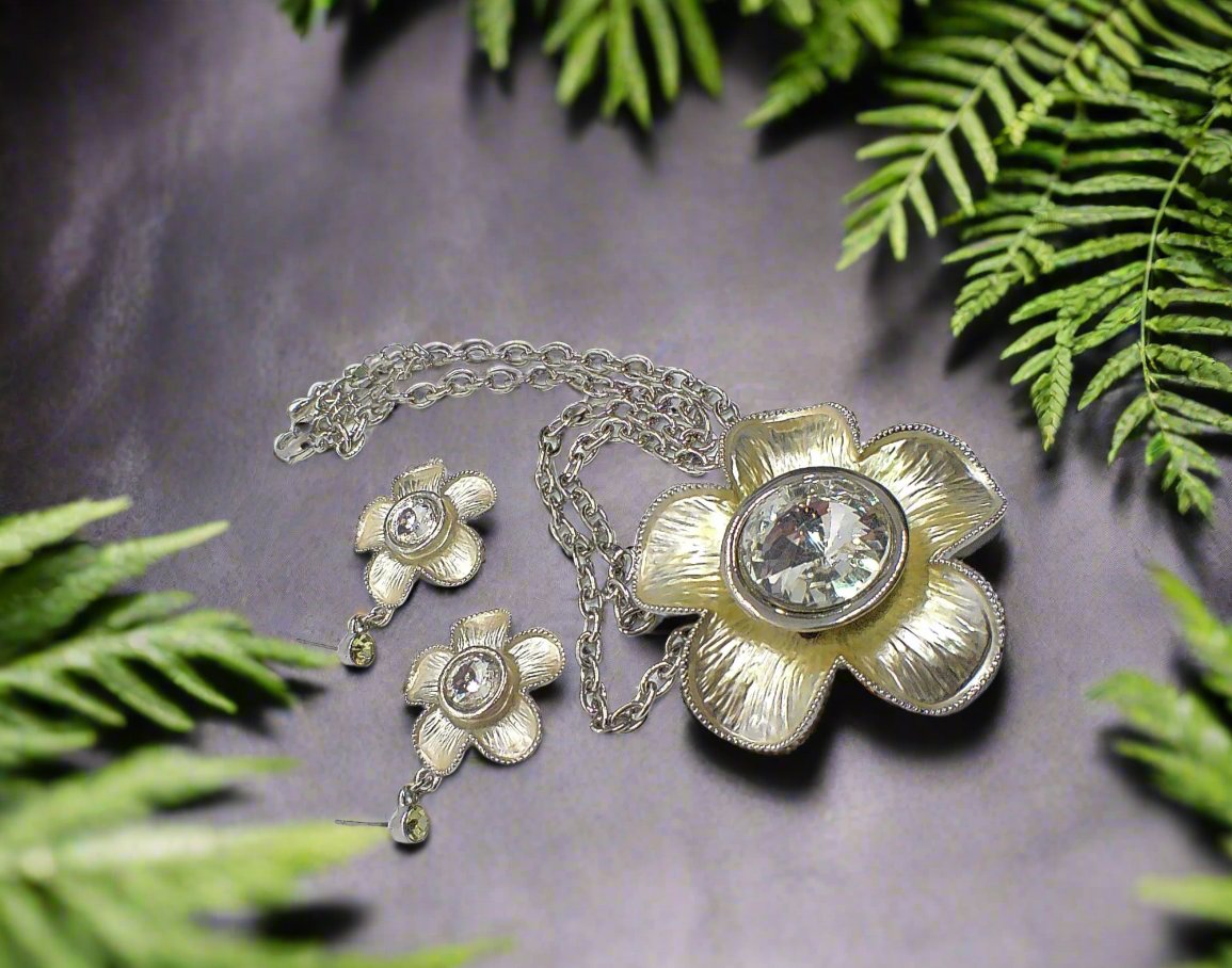 https://www.artistryjewelry.net/products/lovely-yellow-flower-necklace-set