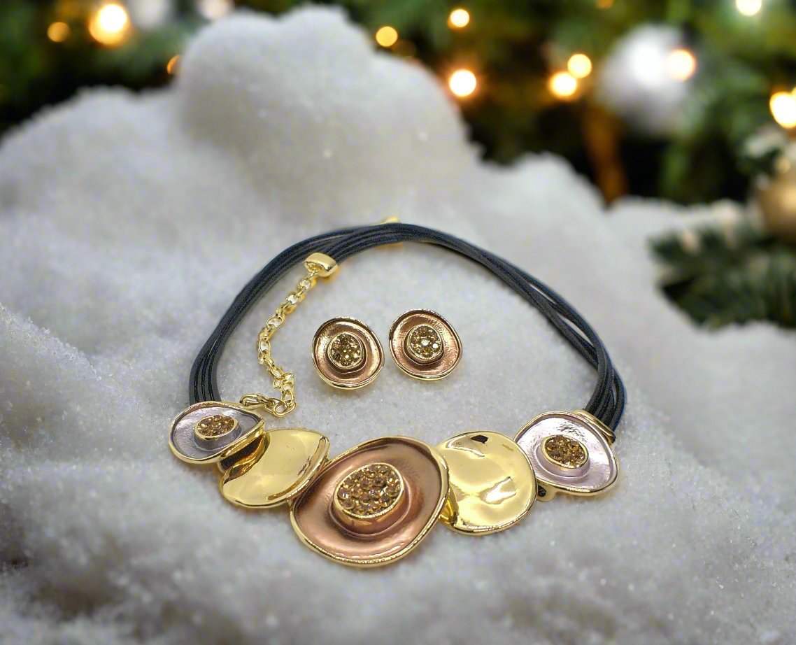 https://www.artistryjewelry.net/products/wonderful-graduated-choker-set