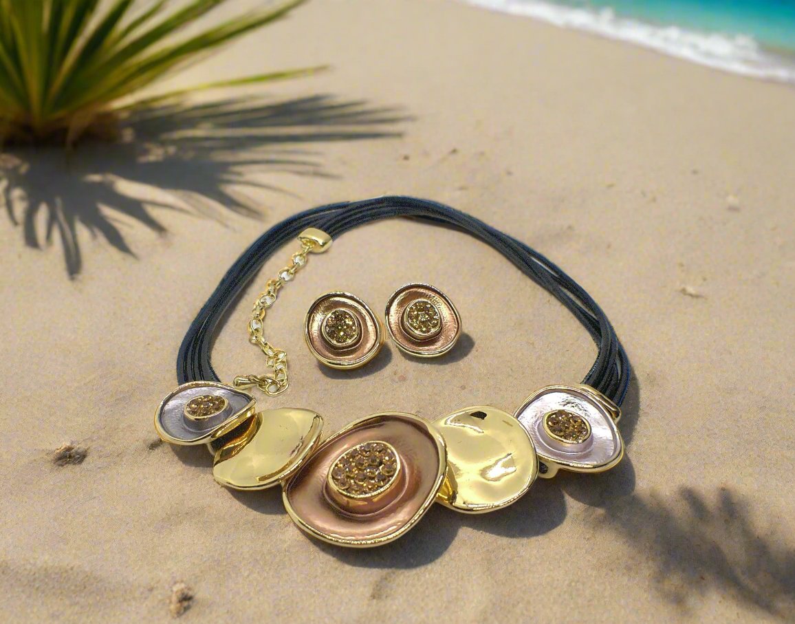 https://www.artistryjewelry.net/products/wonderful-graduated-choker-set