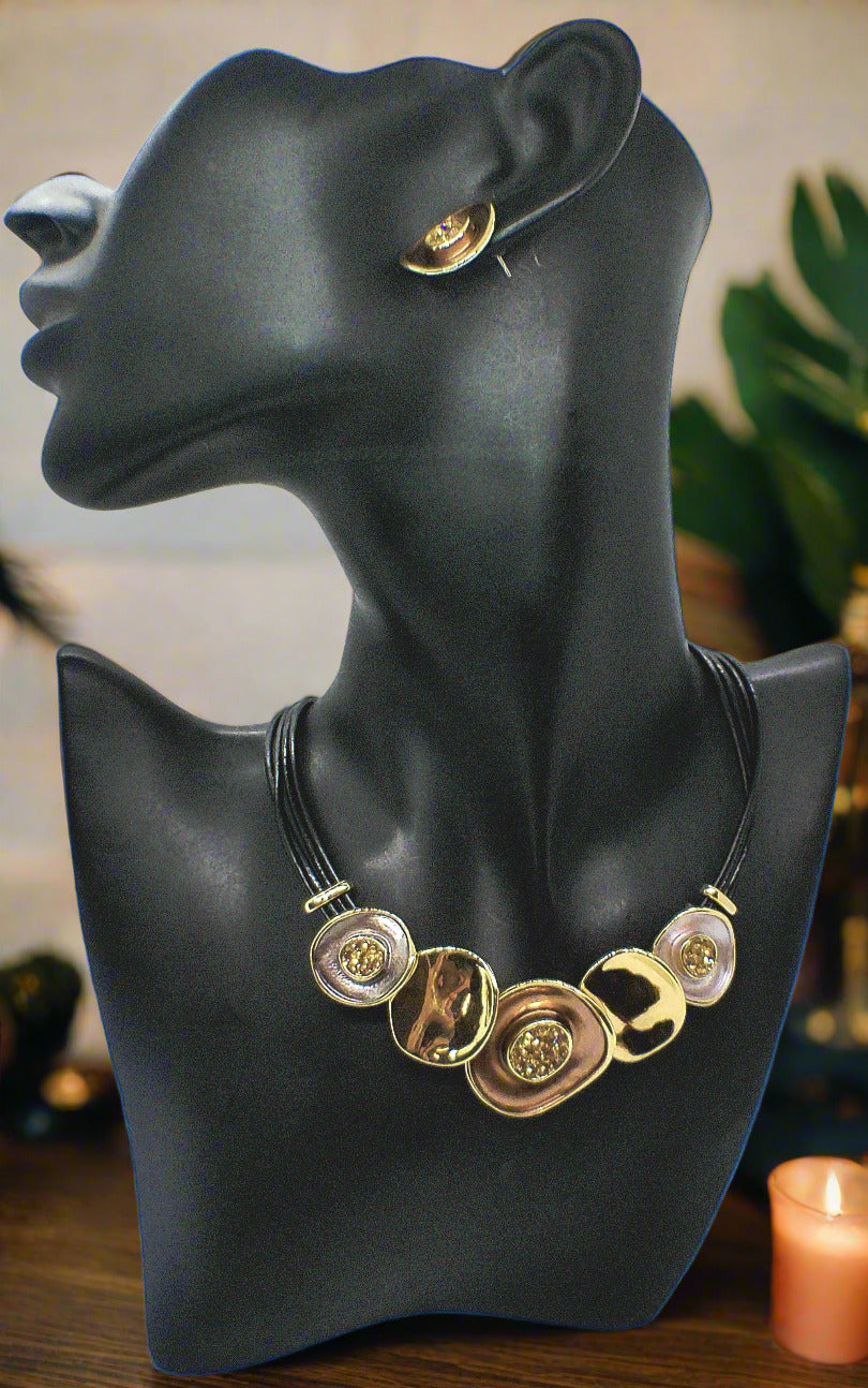 https://www.artistryjewelry.net/products/wonderful-graduated-choker-set