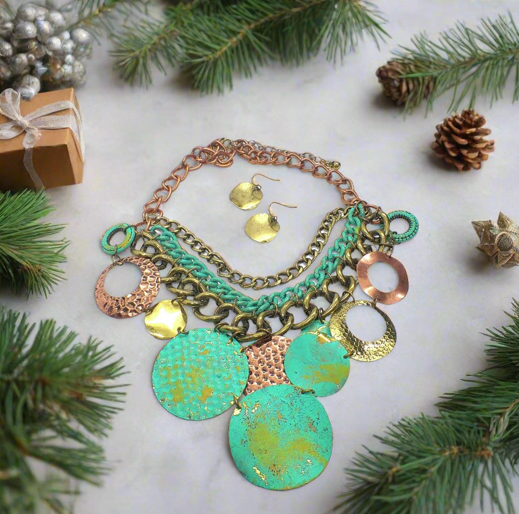 https://www.artistryjewelry.net/products/green-patina-dangle-necklace-set