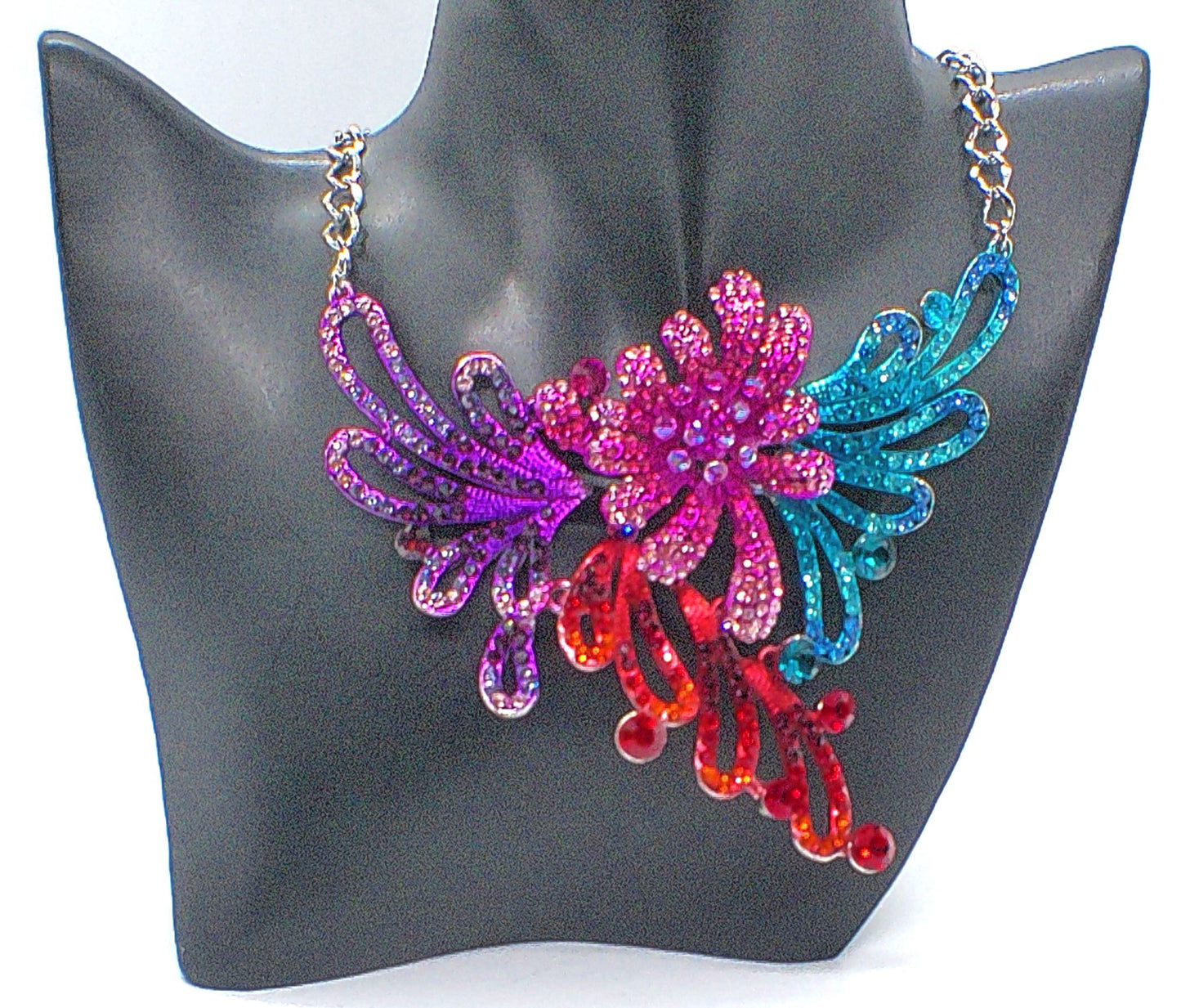 https://www.artistryjewelry.net/products/glamour-and-glitz