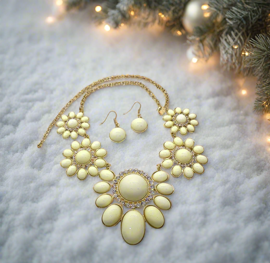 Ivory Flowers Galore Necklace Set