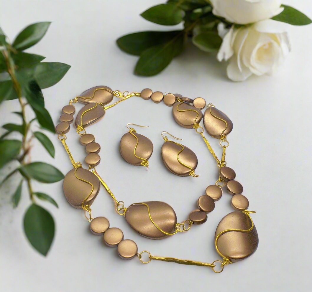 https://www.artistryjewelry.net/products/lovely-bronze-long-necklace
