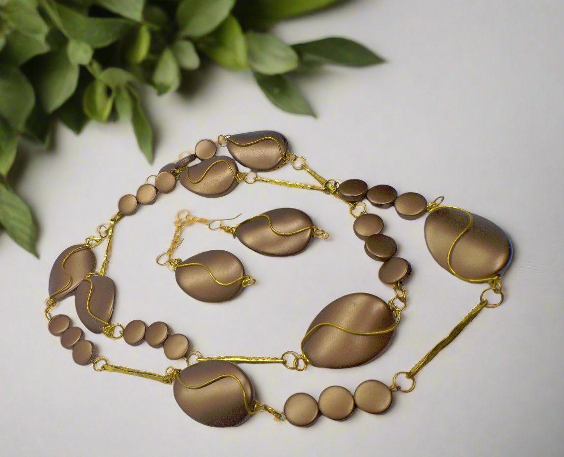 https://www.artistryjewelry.net/products/lovely-bronze-long-necklace