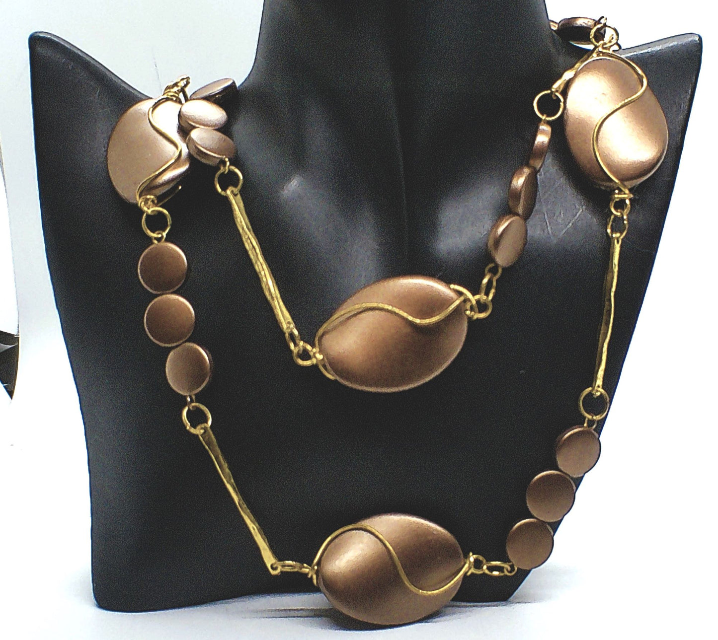 https://www.artistryjewelry.net/products/lovely-bronze-long-necklace