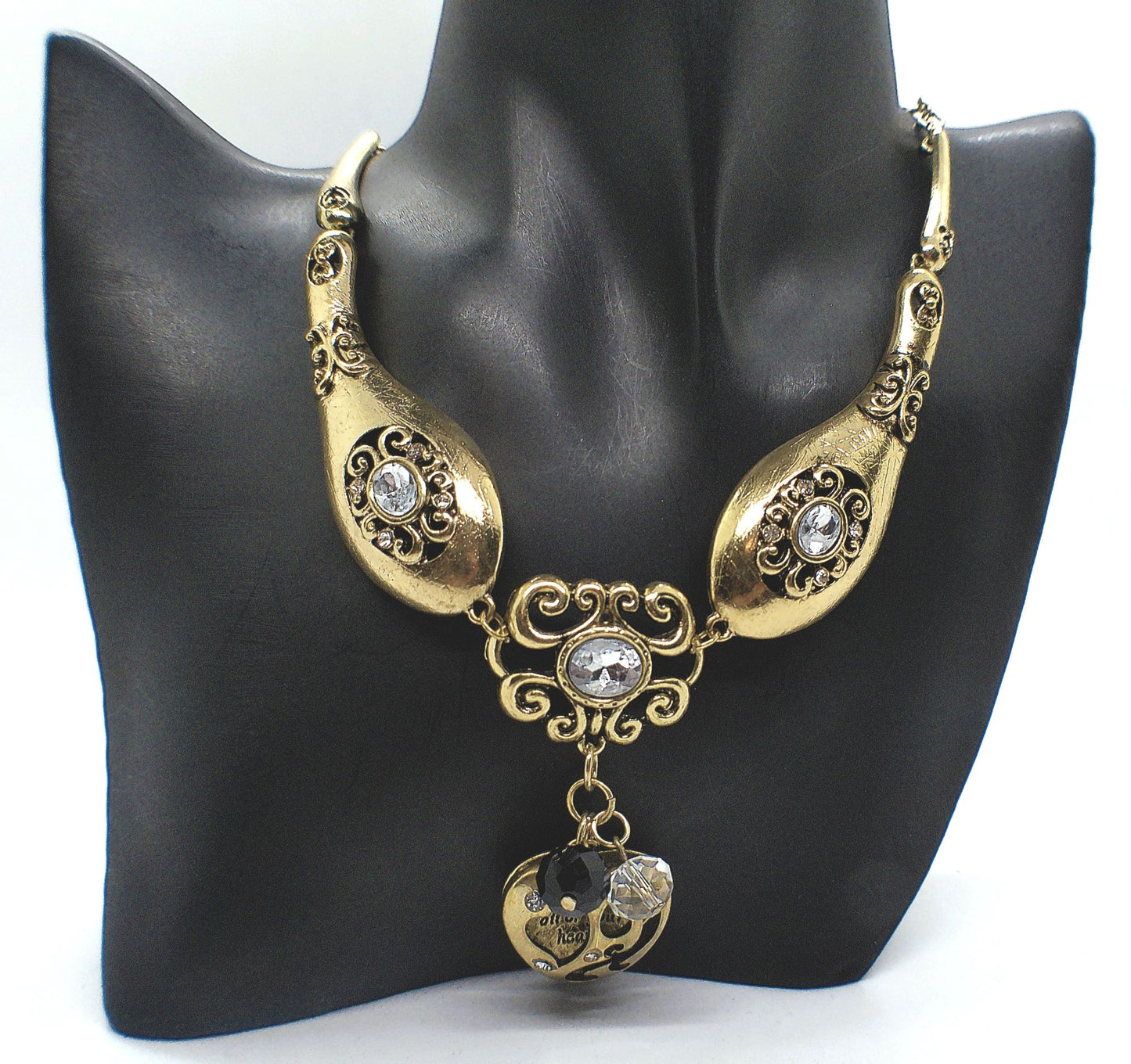 https://www.artistryjewelry.net/products/heart-and-rhinestone-necklace-set
