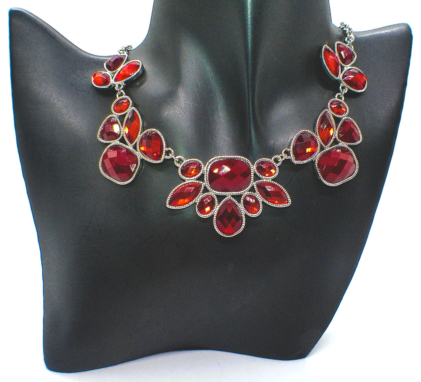 https://www.artistryjewelry.net/products/red-and-silver-necklace-set