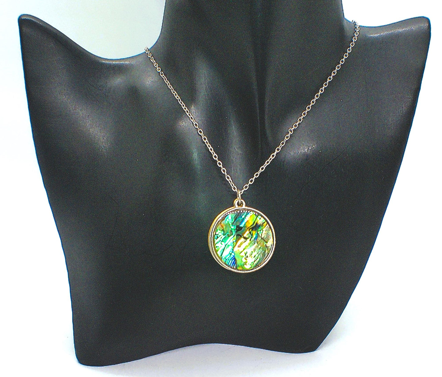 https://www.artistryjewelry.net/products/lovely-triple-circle-abalone-necklace