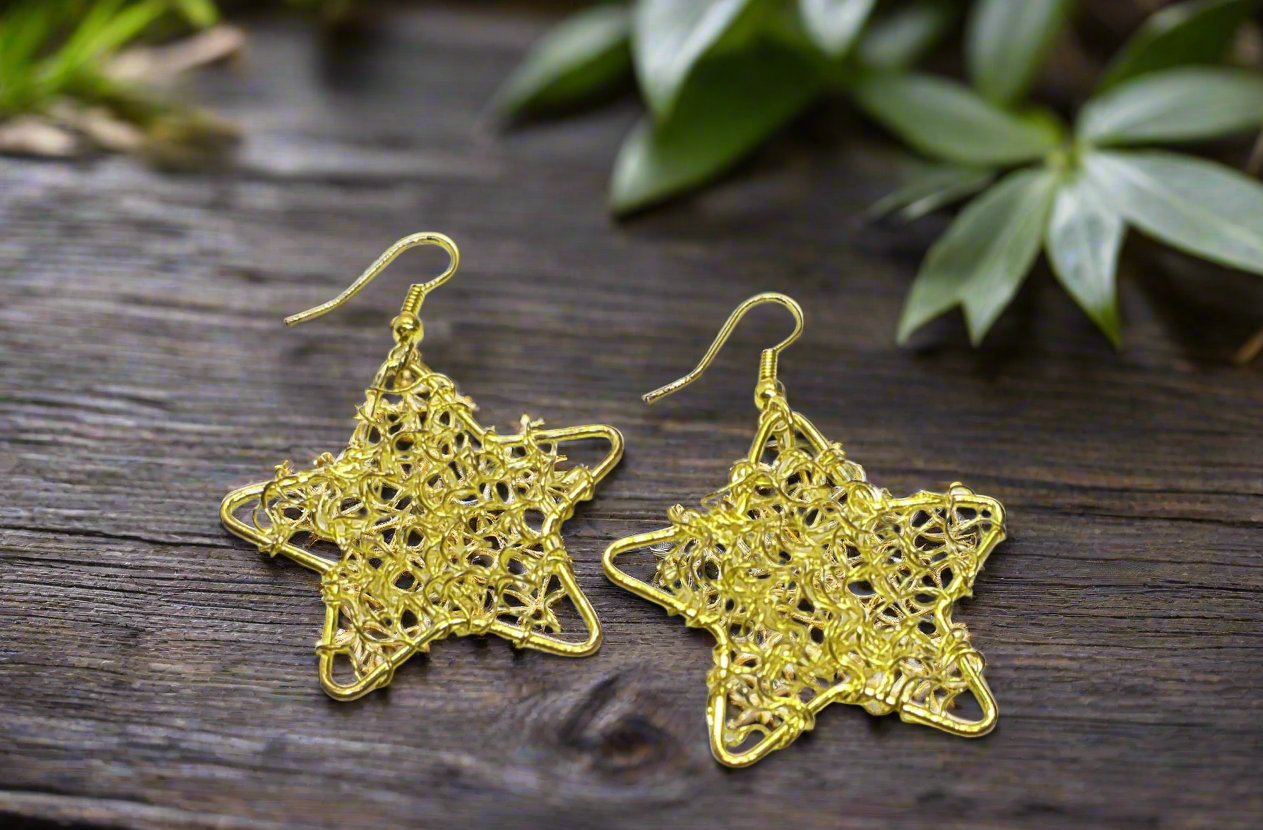 https://www.artistryjewelry.net/products/starlight-earrings
