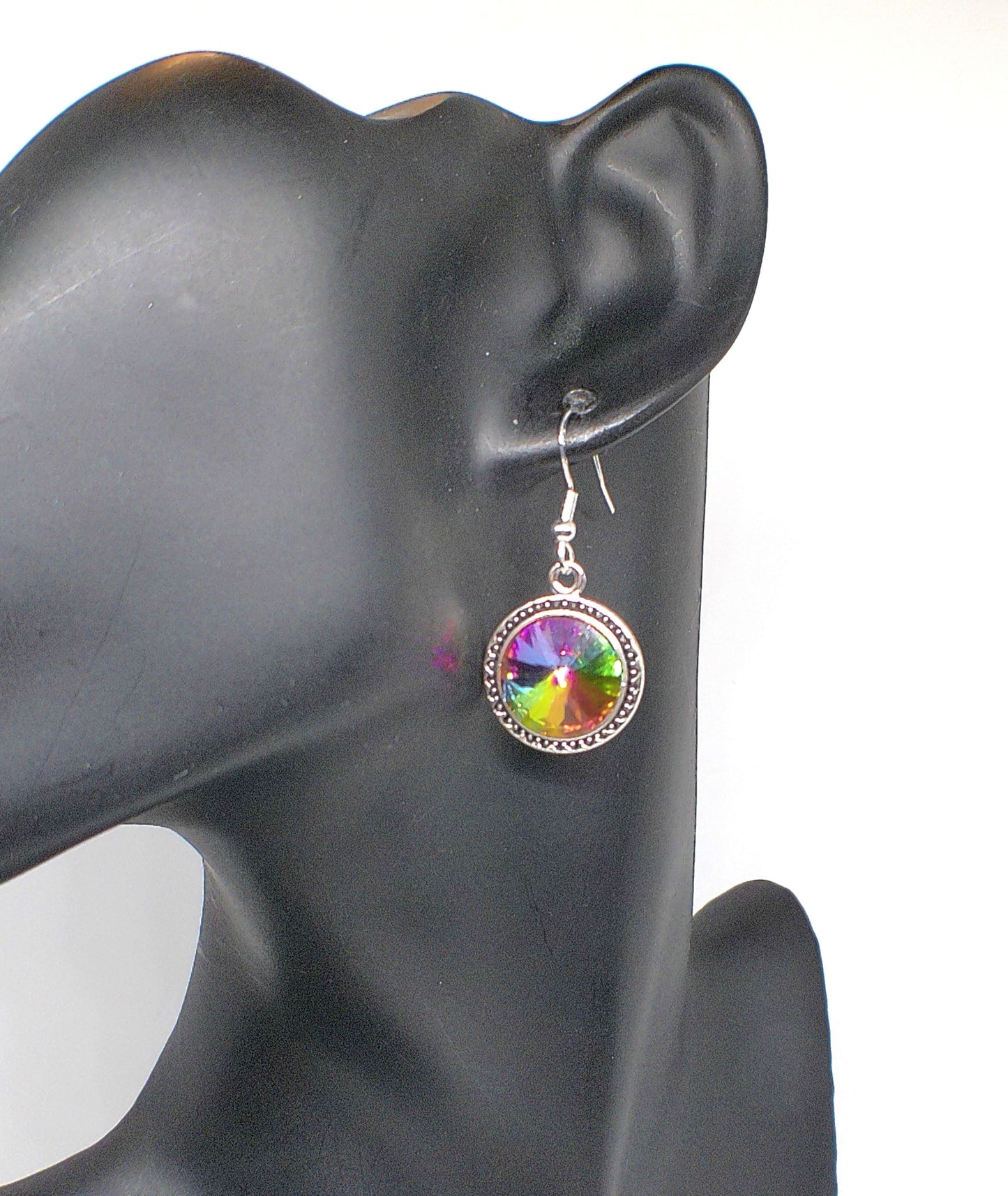 https://www.artistryjewelry.net/products/capivating-chaton-vitrail-rivoli-earrings