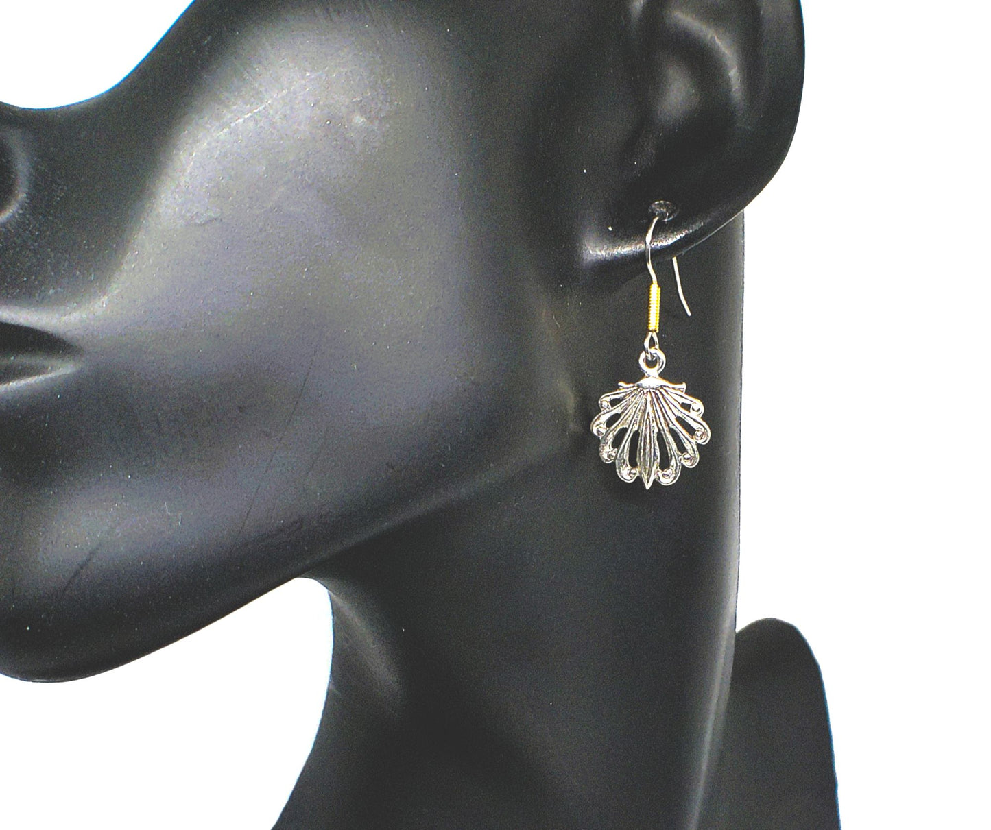 https://www.artistryjewelry.net/products/attractrive-shell-drop-earrings