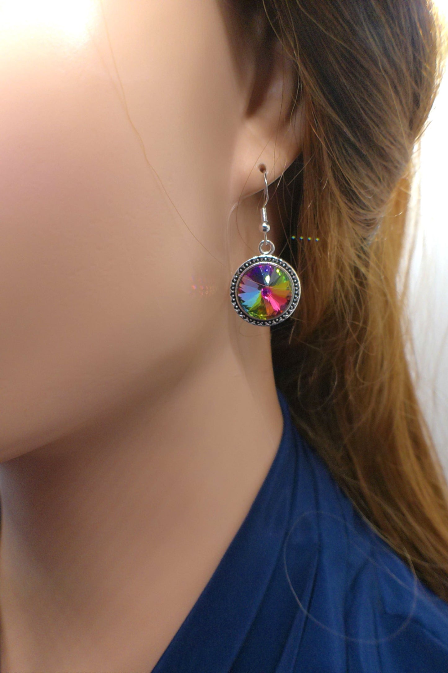 https://www.artistryjewelry.net/products/capivating-chaton-vitrail-rivoli-earrings