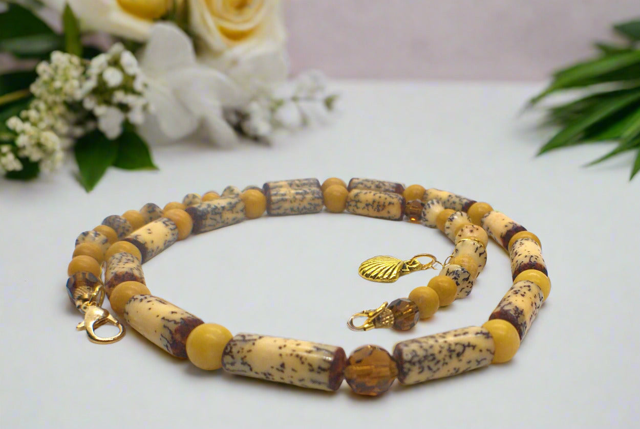 Exciting Betelnut, Aragon and Crystal Brown Necklace
