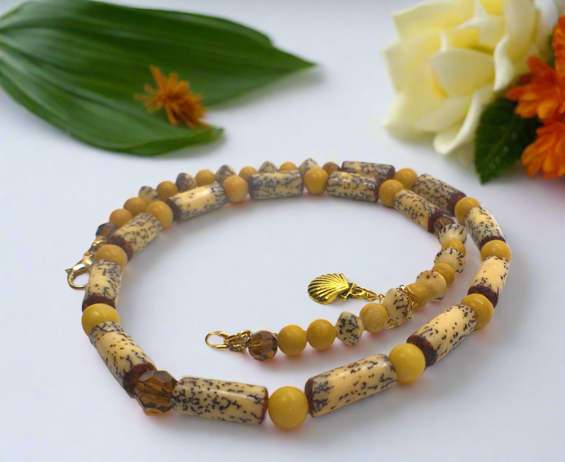 Exciting Betelnut, Aragon and Crystal Brown Necklace