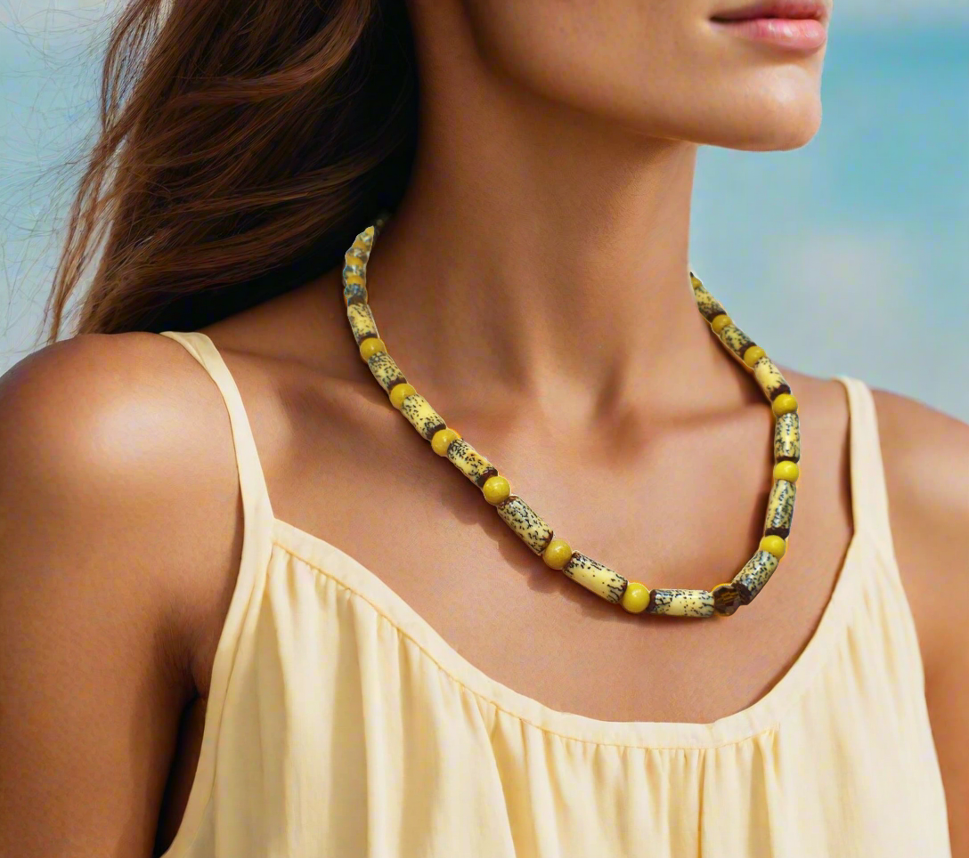 Exciting Betelnut, Aragon and Crystal Brown Necklace