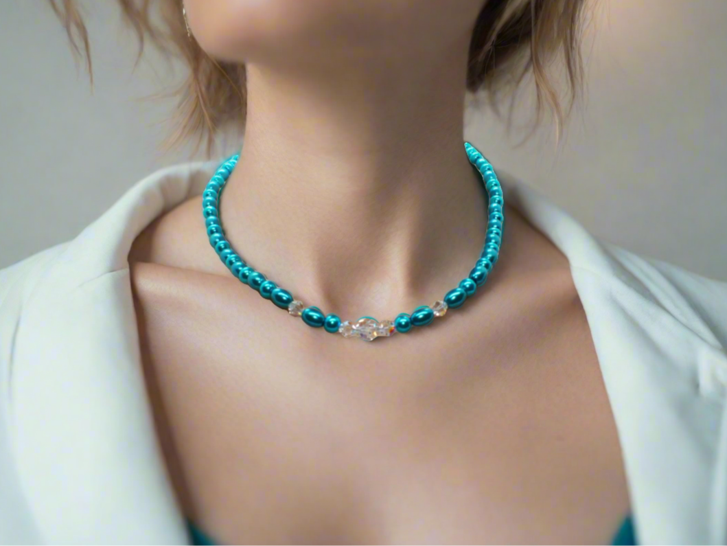 Gorgeous Turquoise, Crystal and Silver Necklace
