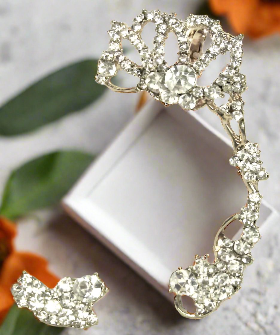 https://www.artistryjewelry.net/products/sparkling-ear-cuff