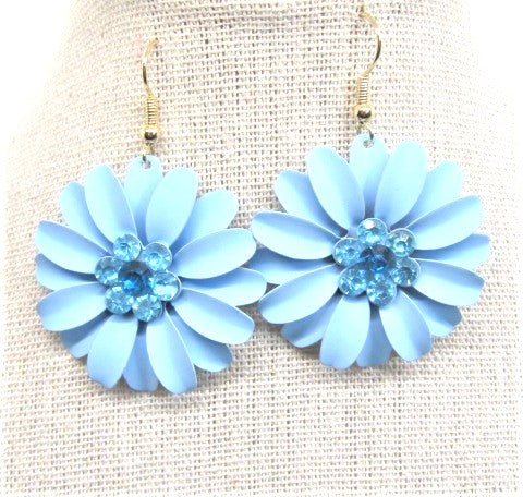 https://www.artistryjewelry.net/products/layered-petal-flower-earring