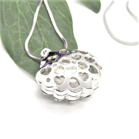 https://www.artistryjewelry.net/products/beautiful-rhinestone-shell-necklace