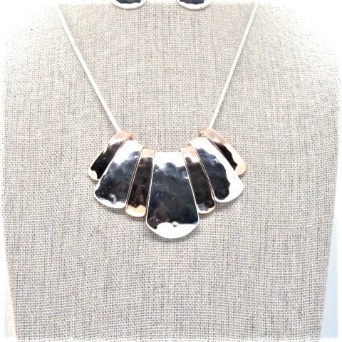 Lovely Metal Fan Necklace Set