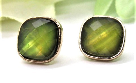 https://www.artistryjewelry.net/products/gorgeous-green-stud-earrings