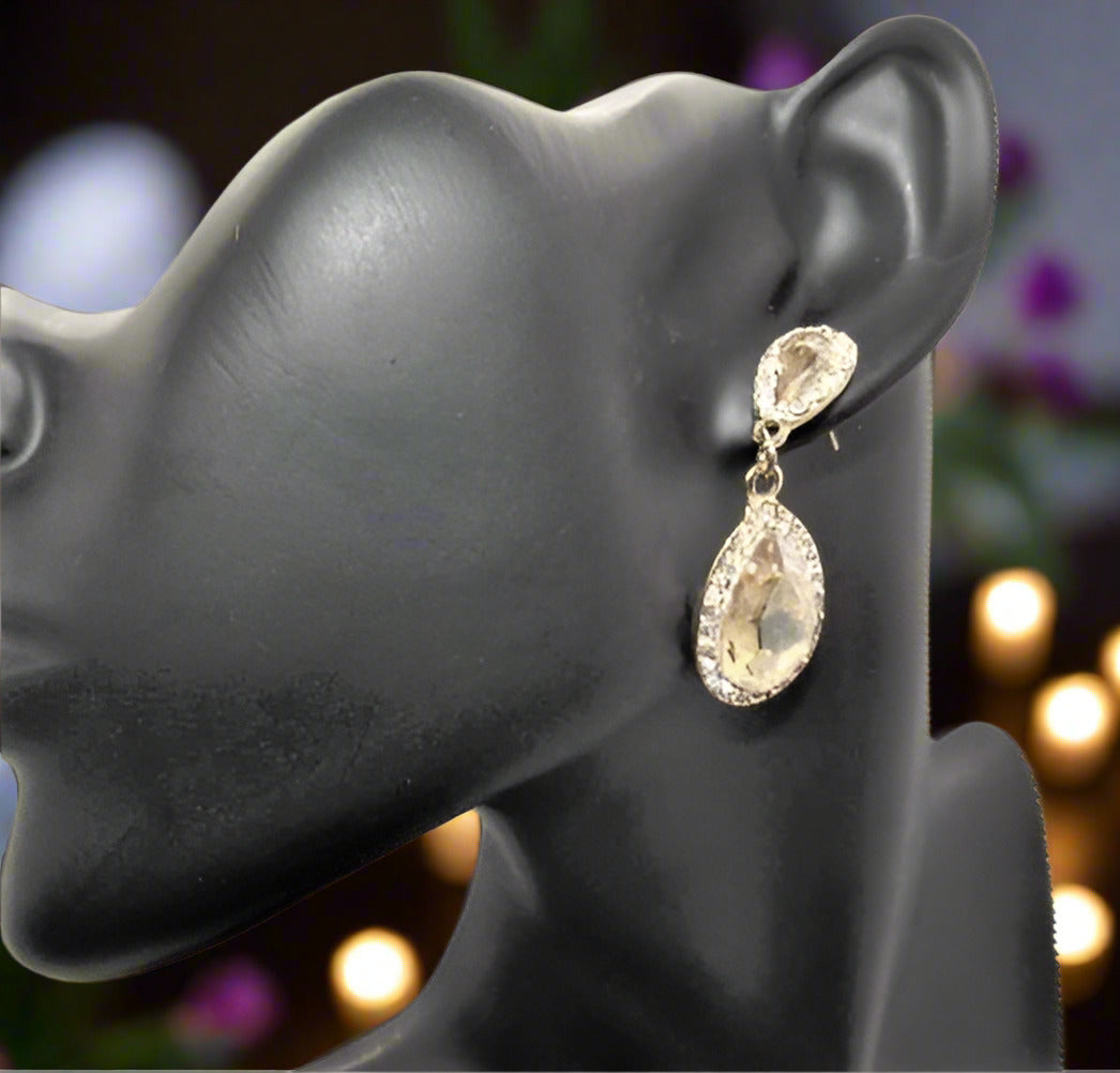 https://www.artistryjewelry.net/products/champagne-teardrop-rhinestone-earrings