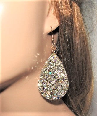 https://www.artistryjewelry.net/products/glittering-teardrop-leather-earrings