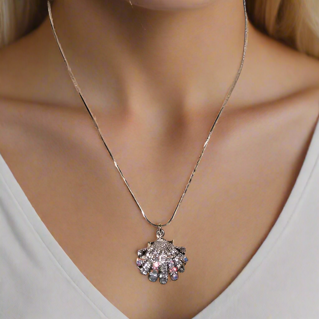 Beautiful Rhinestone Shell Necklace