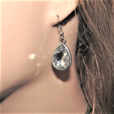 https://www.artistryjewelry.net/products/turquoise-and-rhinestone