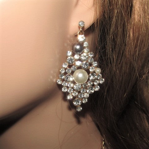https://www.artistryjewelry.net/products/pearls-and-rhinestones