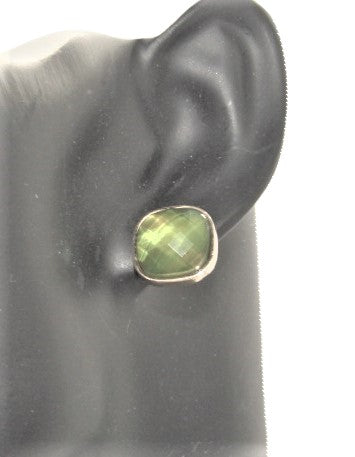 https://www.artistryjewelry.net/products/gorgeous-green-stud-earrings
