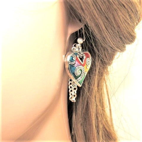 https://www.artistryjewelry.net/products/fabulous-colored-hearts-necklace-set