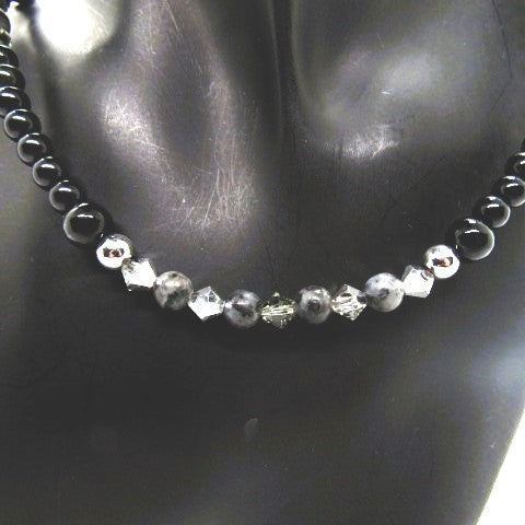 https://www.artistryjewelry.net/products/fabulous-black-gray-reflection-necklace