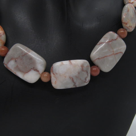 https://www.artistryjewelry.net/products/exciting-red-spot-stone-delight-necklace-set