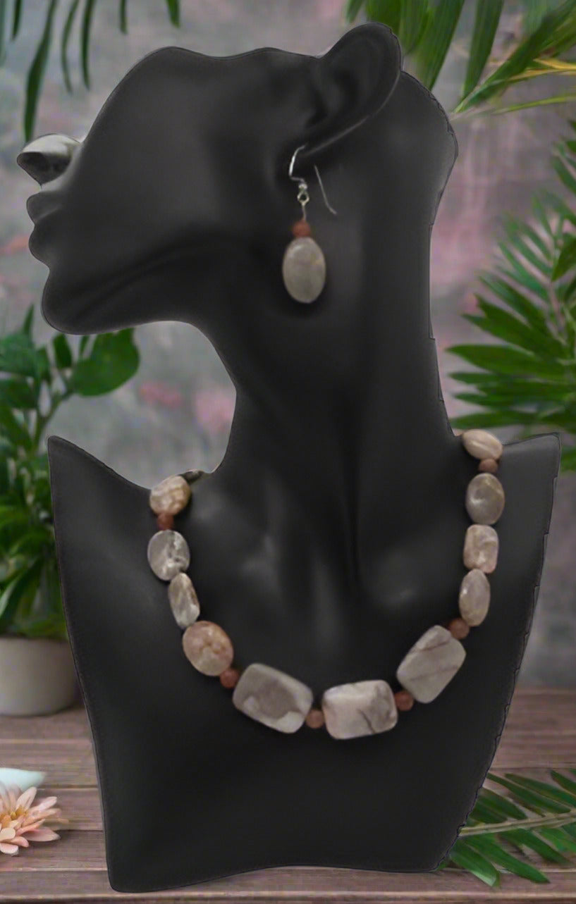 https://www.artistryjewelry.net/products/exciting-red-spot-stone-delight-necklace-set