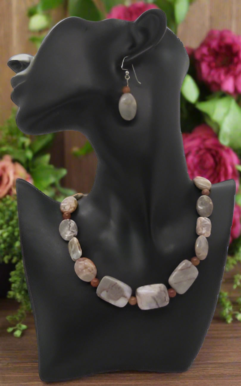 https://www.artistryjewelry.net/products/exciting-red-spot-stone-delight-necklace-set